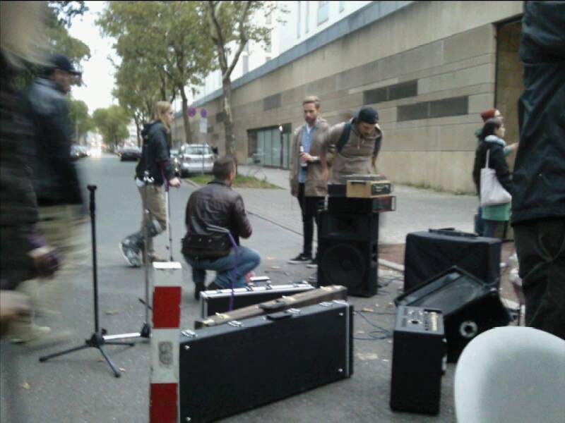 klick f&uuml;r den Movie mit GRZLY KDS am B(r)auwagen der Demokratie, 19.9.2013