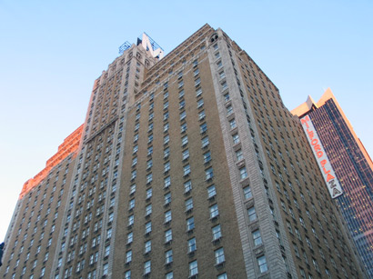 M auf einem Wolkenkratzer in New York, gefunden und fotgrafiert von NAtascha Engelmann