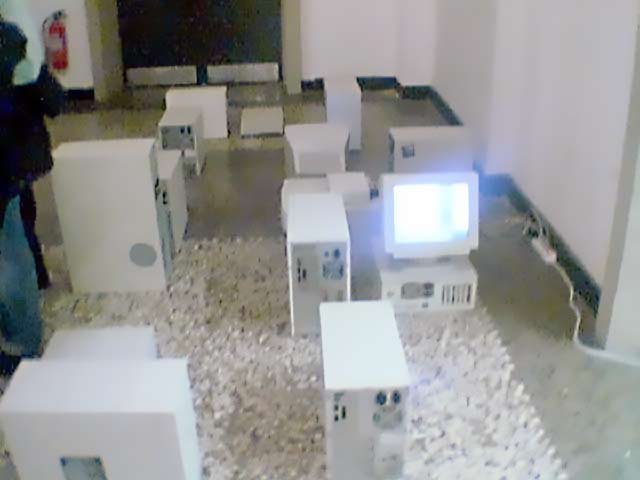 Auf dem Monitor laufen in schneller Folge Bilder vom Bertha von Suther Platz