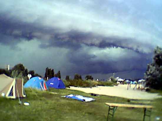Der Sturm zieht &uuml;ber den Starnd in D&uuml;sseldorf