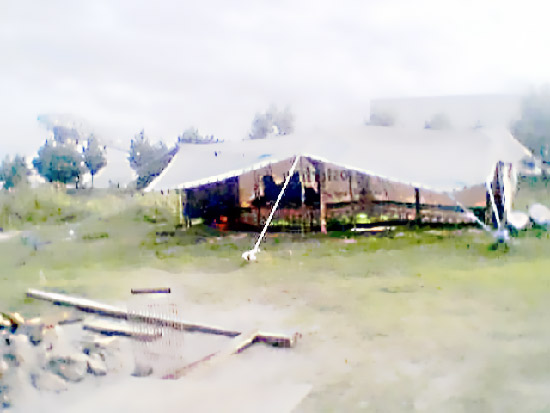 Mit alle Mann am 23.8.04 gebautes Superzelt