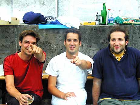 ausderkuechewirdgeschossen